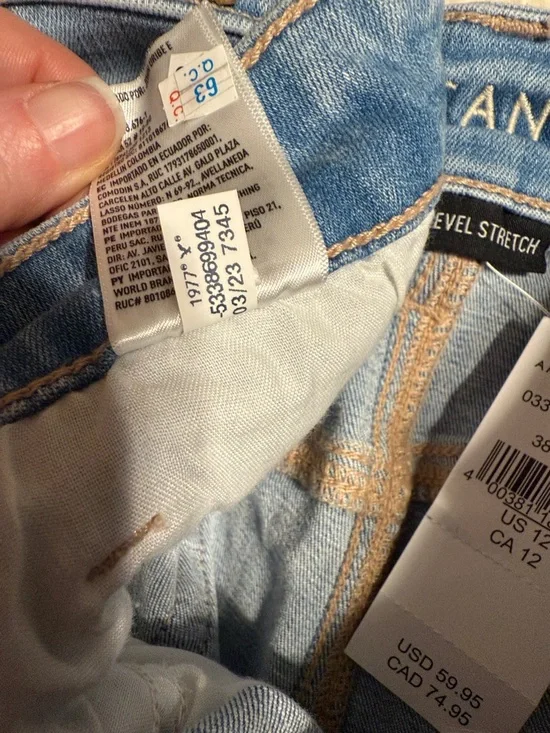 NWT American Eagle 12 Light Wash Distressed Denim Shorts - Picture 4 of 6